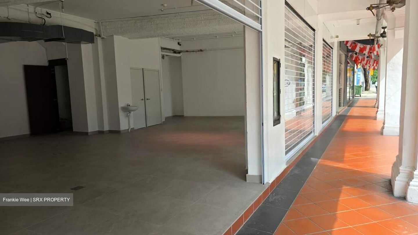 Mackenzie Road (D9), Retail #567749191